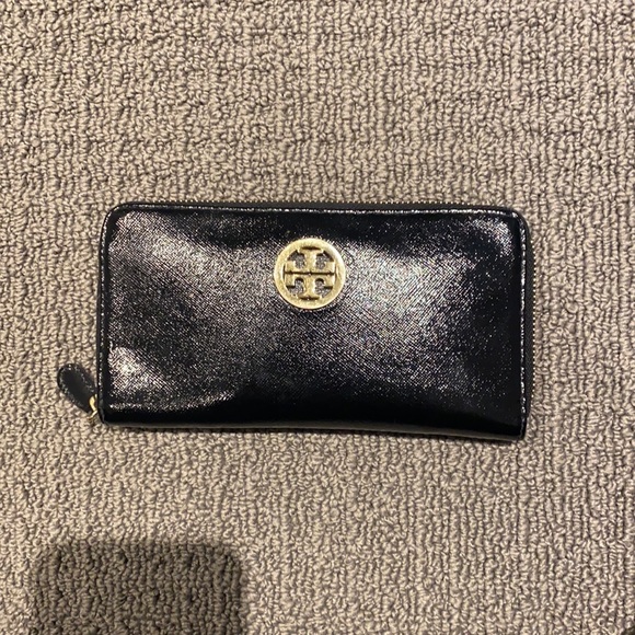 Tory Burch Handbags - Tory Burch black shiny leather wallet